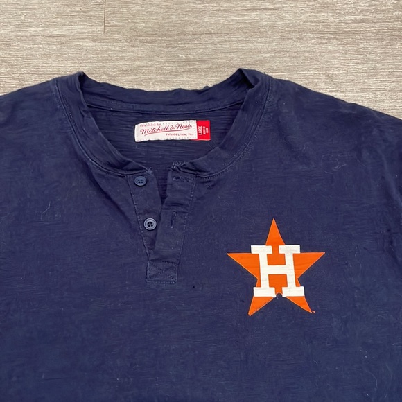 Men’s Houston Astros Button Shirt - Picture 2 of 3